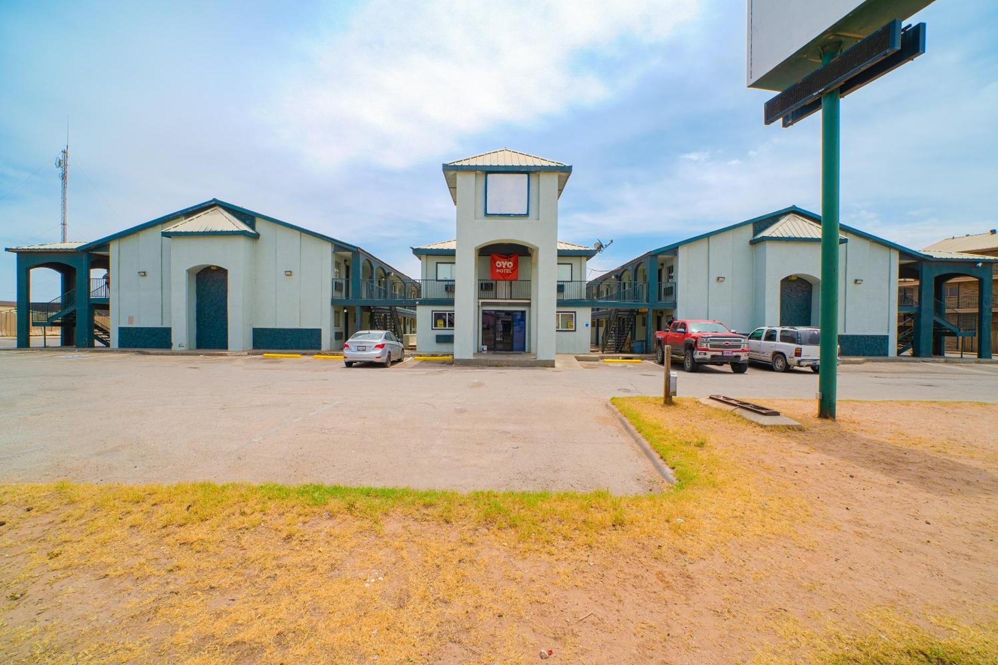 Oyo Hotel Midland Exterior photo